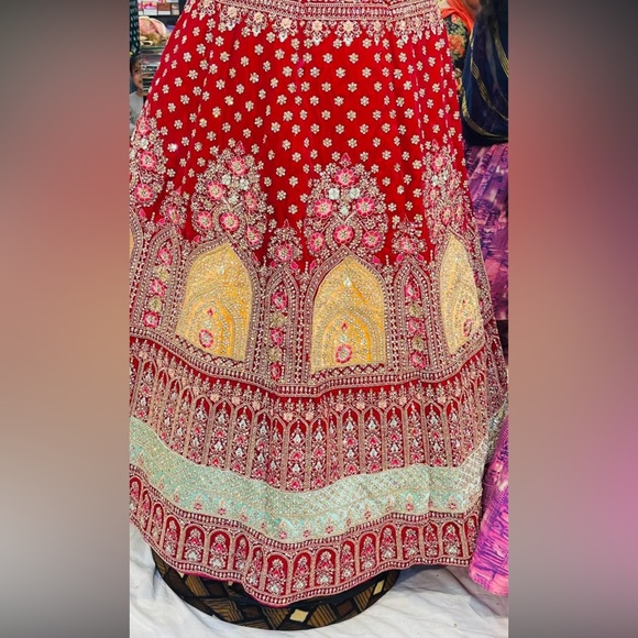 Indian bridal lehnga - Picture 4 of 17